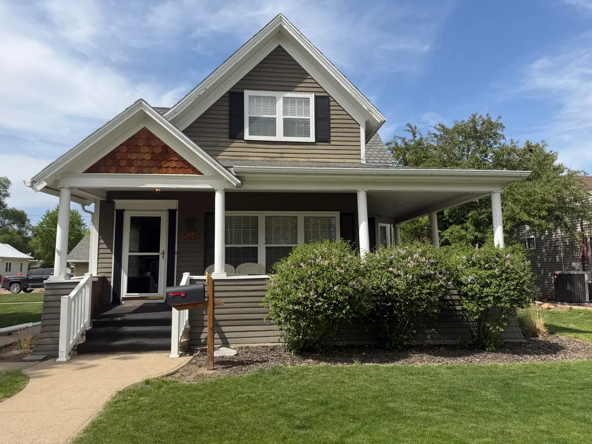 504 E 6th Ave, Mitchell, SD 57301 - #1