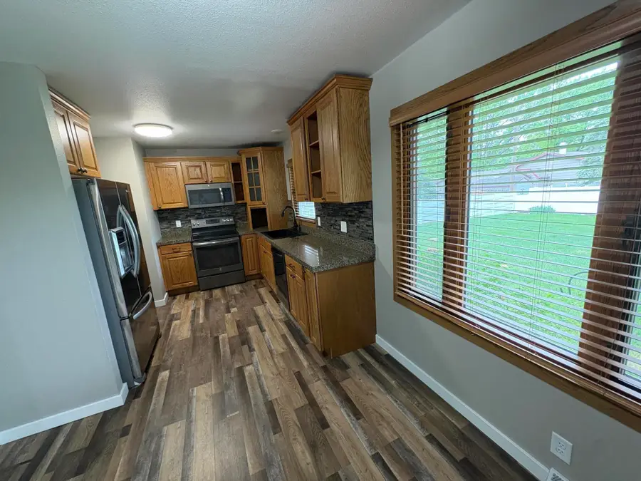 1324 W Cedar Ave, Mitchell, SD 57301 - #3