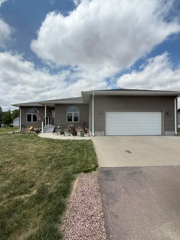 621 Oak St, Alexandria, SD 57311