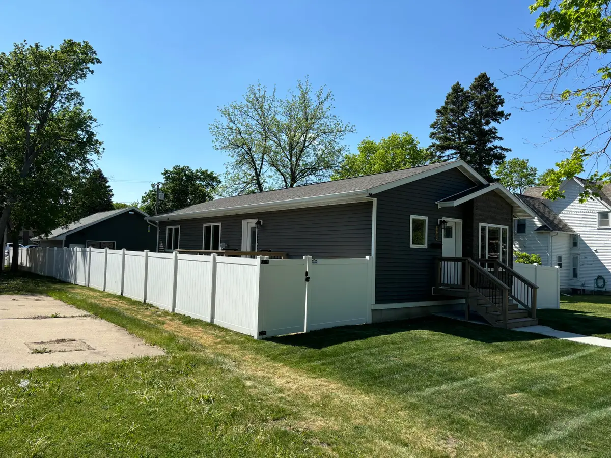 1209 S Duff St, Mitchell, SD 57301 - #1