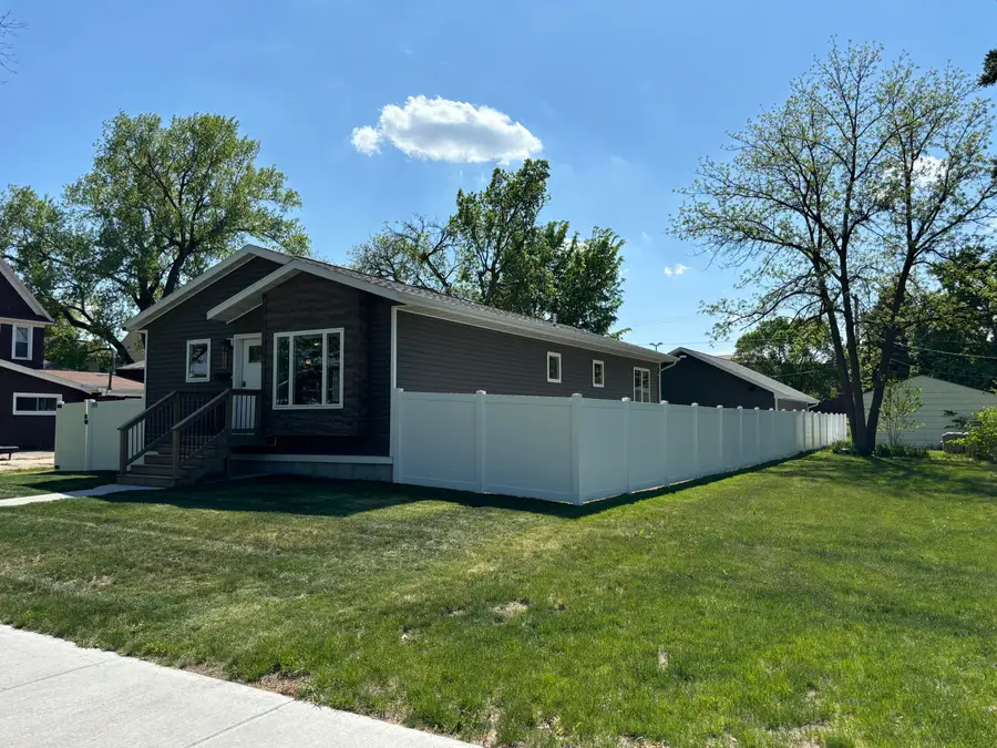 1209 S Duff St, Mitchell, SD 57301 - #2