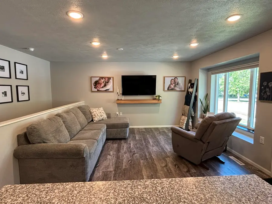 1209 S Duff St, Mitchell, SD 57301 - #3