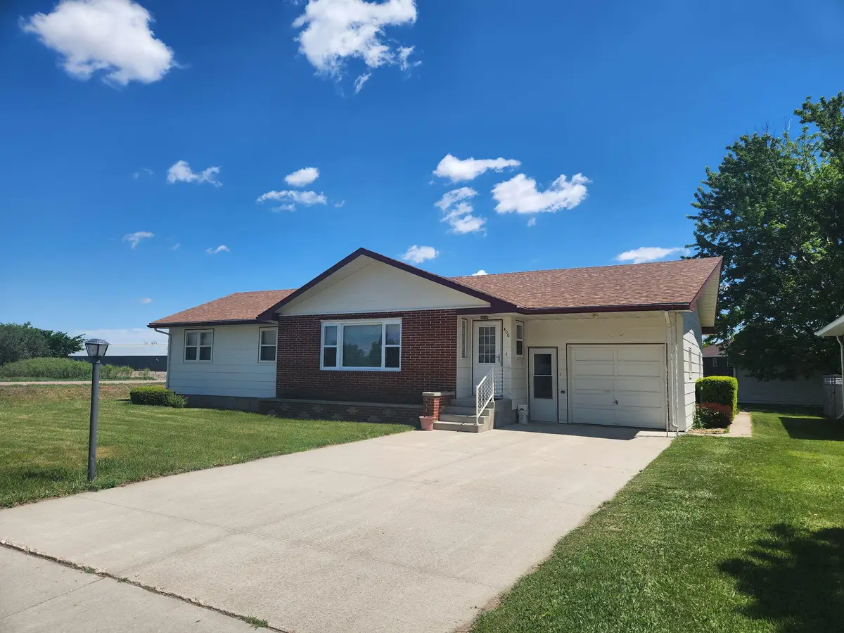 406 N Depot St, Parkston, SD 57366 - #1