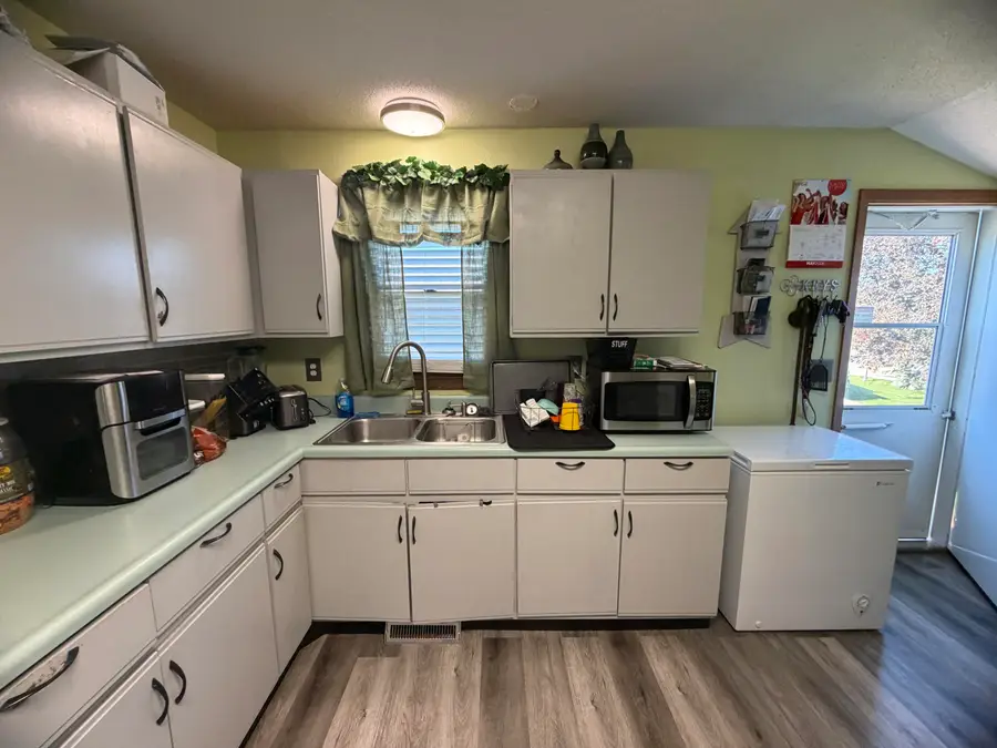 200-204 W Pine Ave, Mitchell, SD 57301 - #3