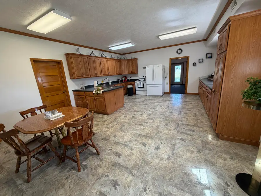 139 W First St, Dimock, SD 57331 - #3