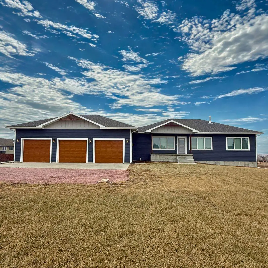 112 Pershing Ave, Wessington Springs, SD 57382 - #1