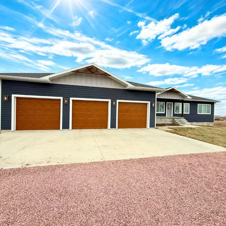 112 Pershing Ave, Wessington Springs, SD 57382 - #3