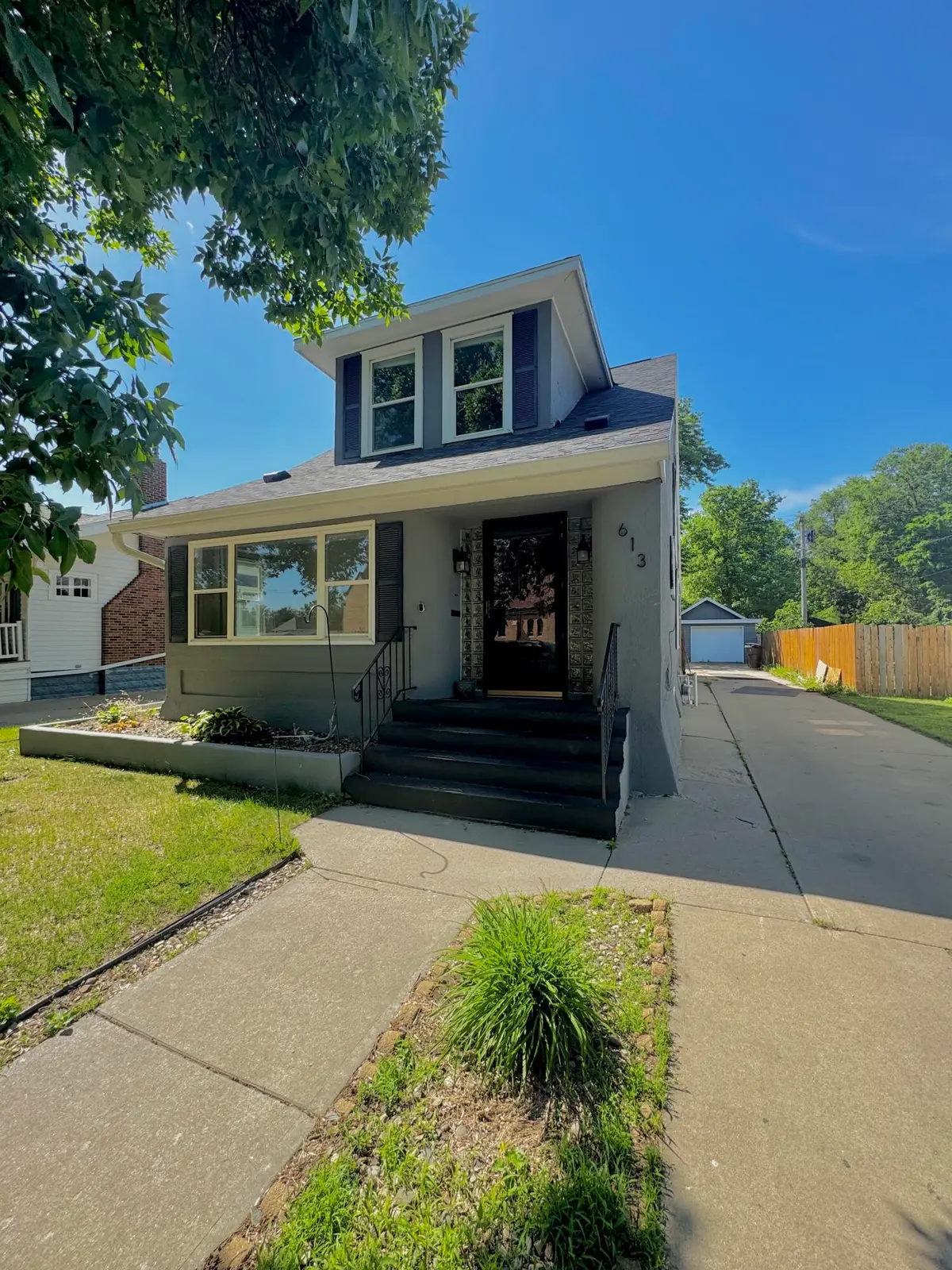 613 E 3rd Ave, Mitchell, SD 57301 - #1