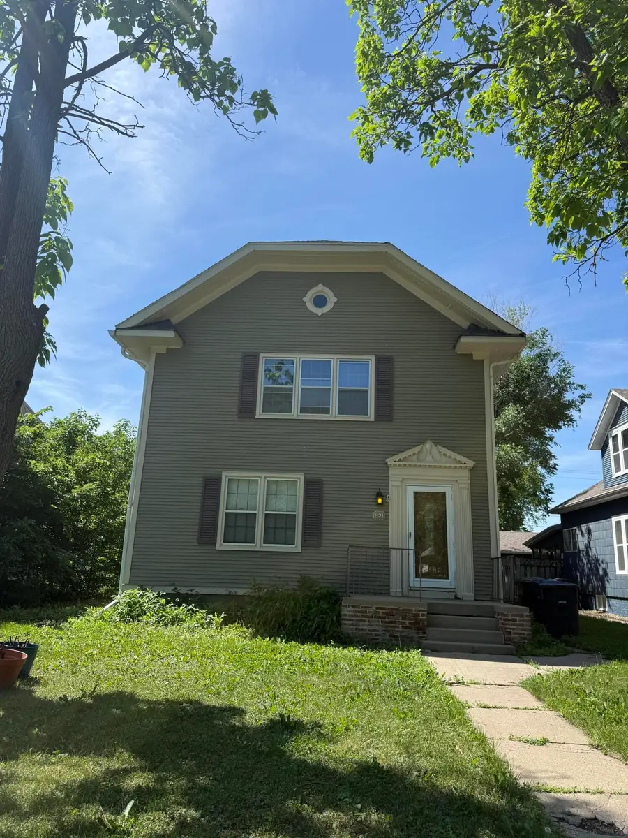 821 W 4th Ave, Mitchell, SD 57301 - #2