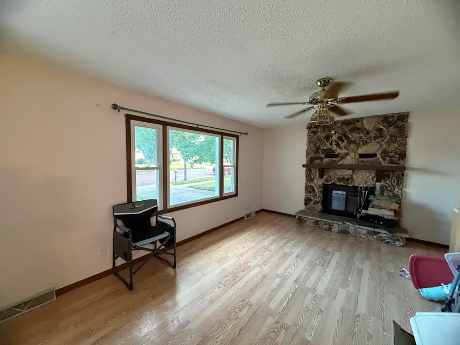 426 E 13th Ave, Mitchell, SD 57301 - #3