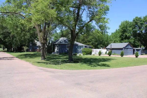 310 N 1st Ave, Stickney, SD 57375