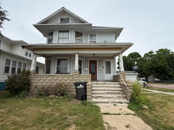 322 E 1st Ave, Mitchell, SD 57301