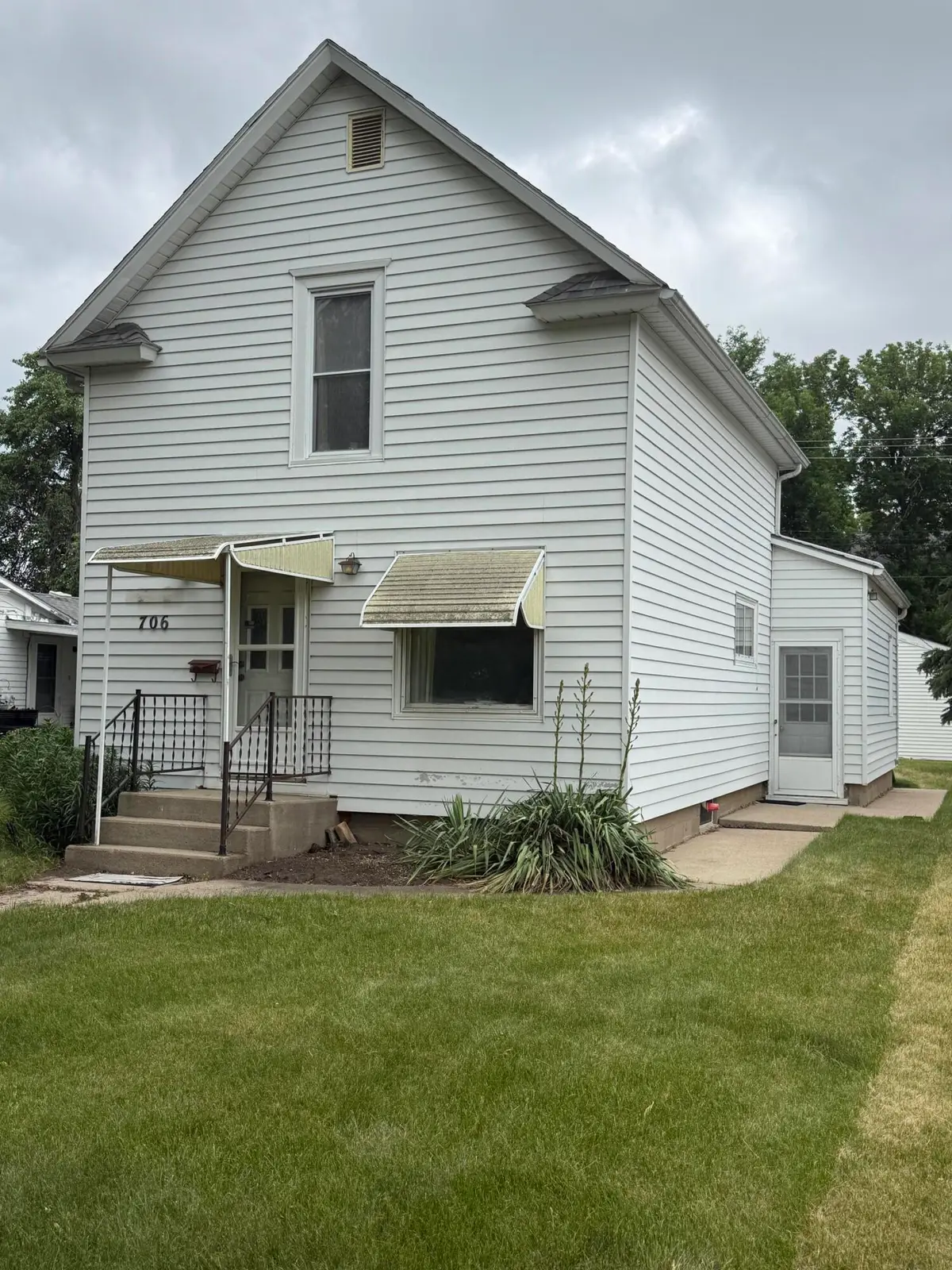 706 E 7th Ave, Mitchell, SD 57301 - #1