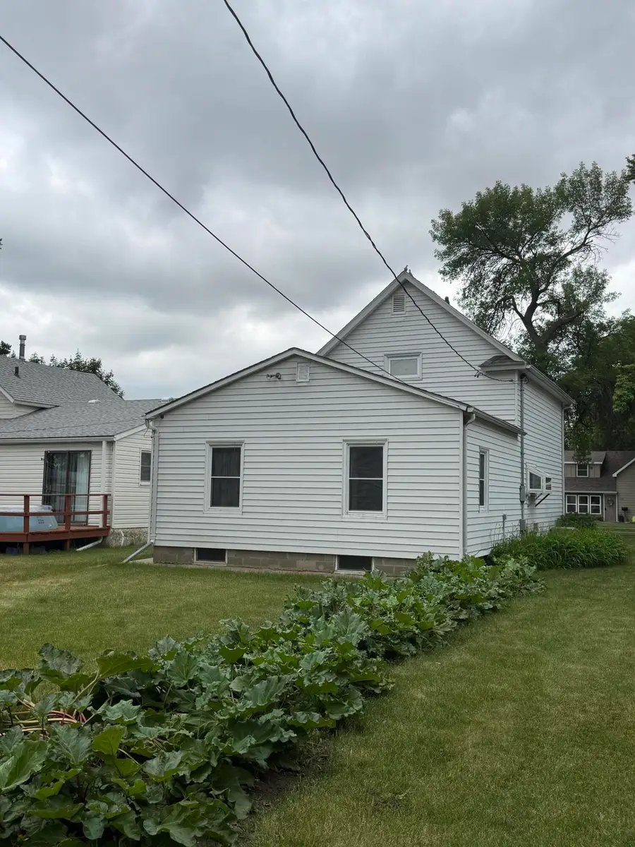 706 E 7th Ave, Mitchell, SD 57301 - #2
