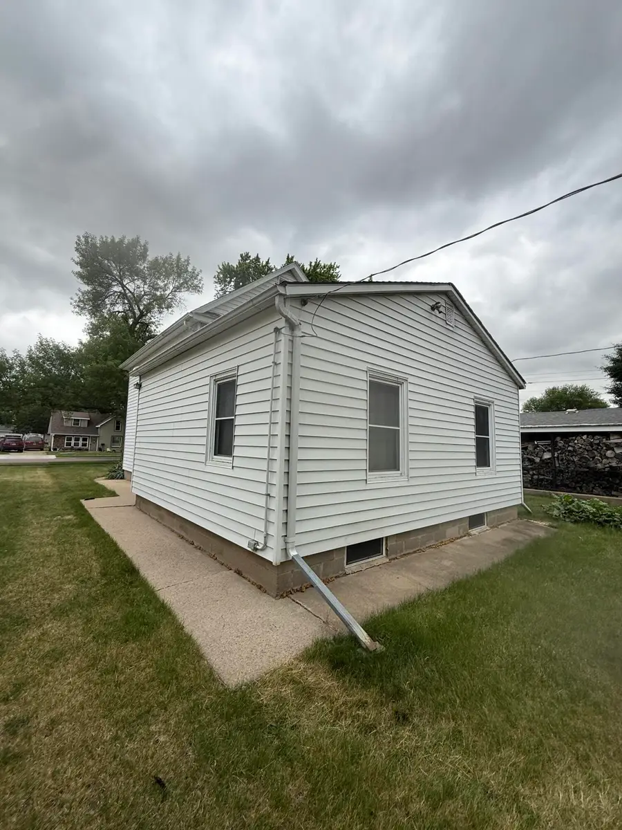 706 E 7th Ave, Mitchell, SD 57301 - #3