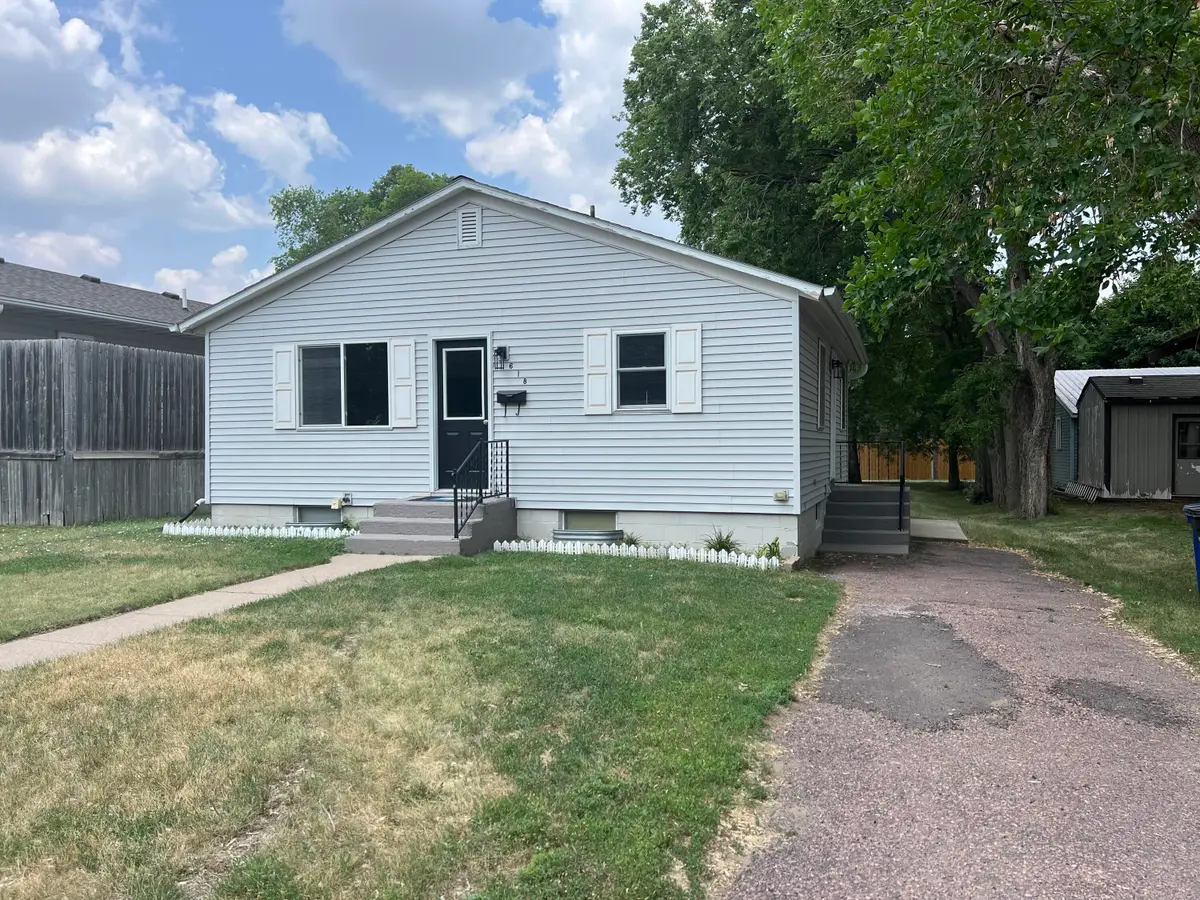618 W 10th Ave, Mitchell, SD 57301 - #1