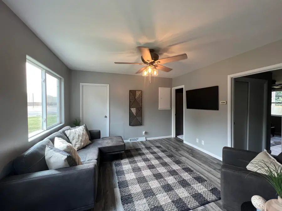 618 W 10th Ave, Mitchell, SD 57301 - #3
