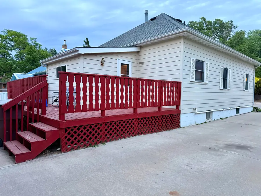 803 N Sanborn Blvd, Mitchell, SD 57301 - #2