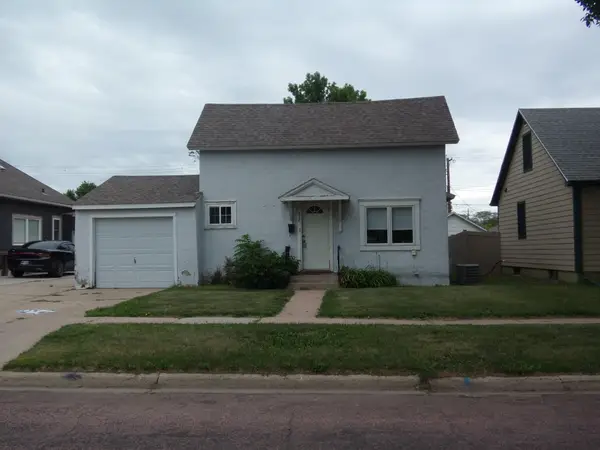 928 E Hanson Ave, Mitchell, SD 57301