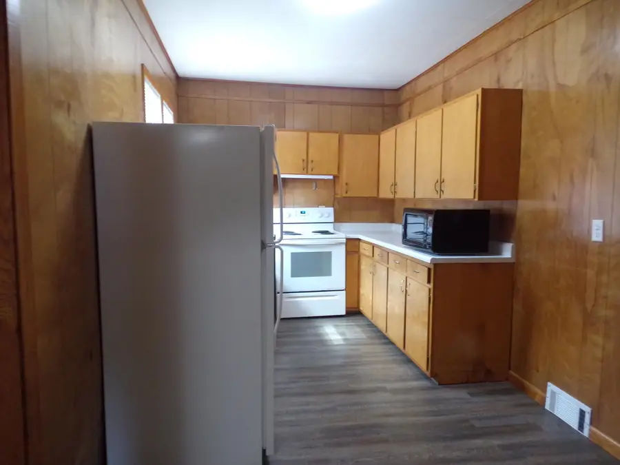 928 E Hanson Ave, Mitchell, SD 57301 - #2