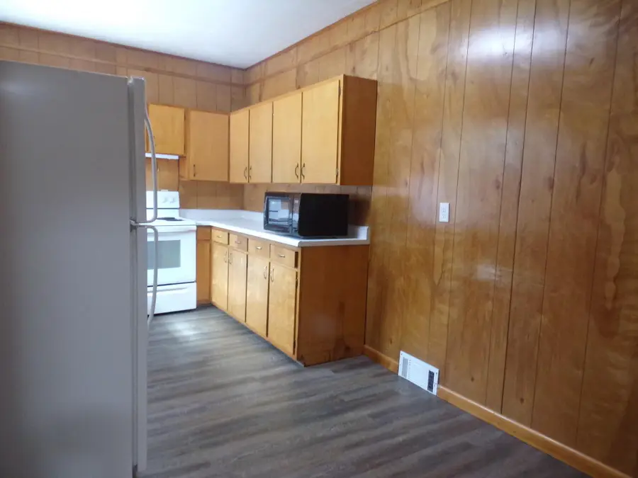 928 E Hanson Ave, Mitchell, SD 57301 - #3