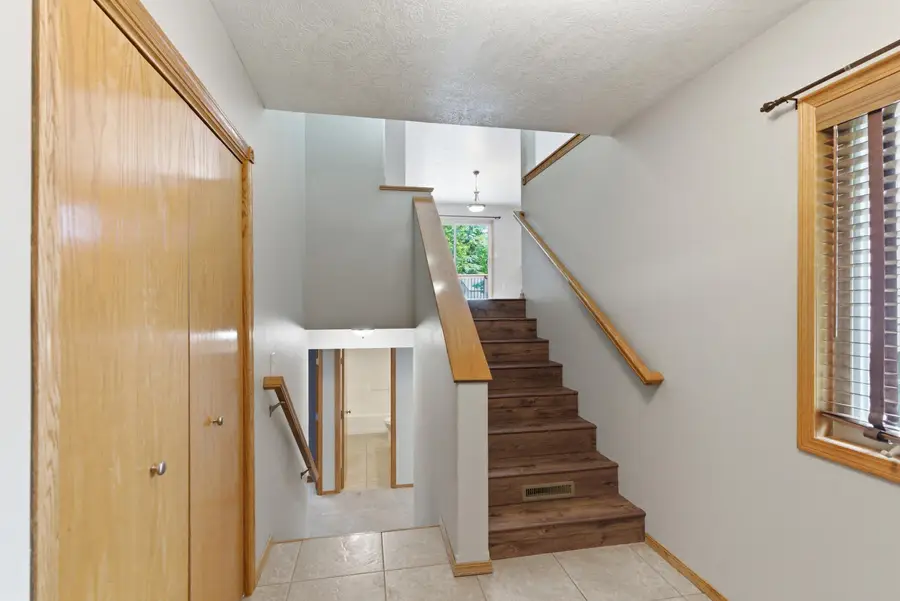 502 N Eastern Ave, Hartford, SD 57033 - #2