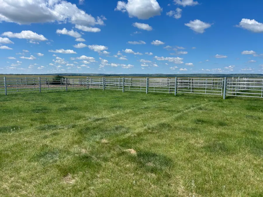 Str 26/27-108-64, Wessington Springs, SD 57382 - #2