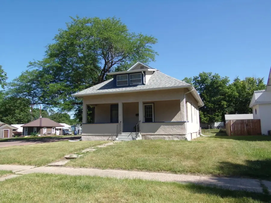 222 W 11th Ave, Mitchell, SD 57301 - #2