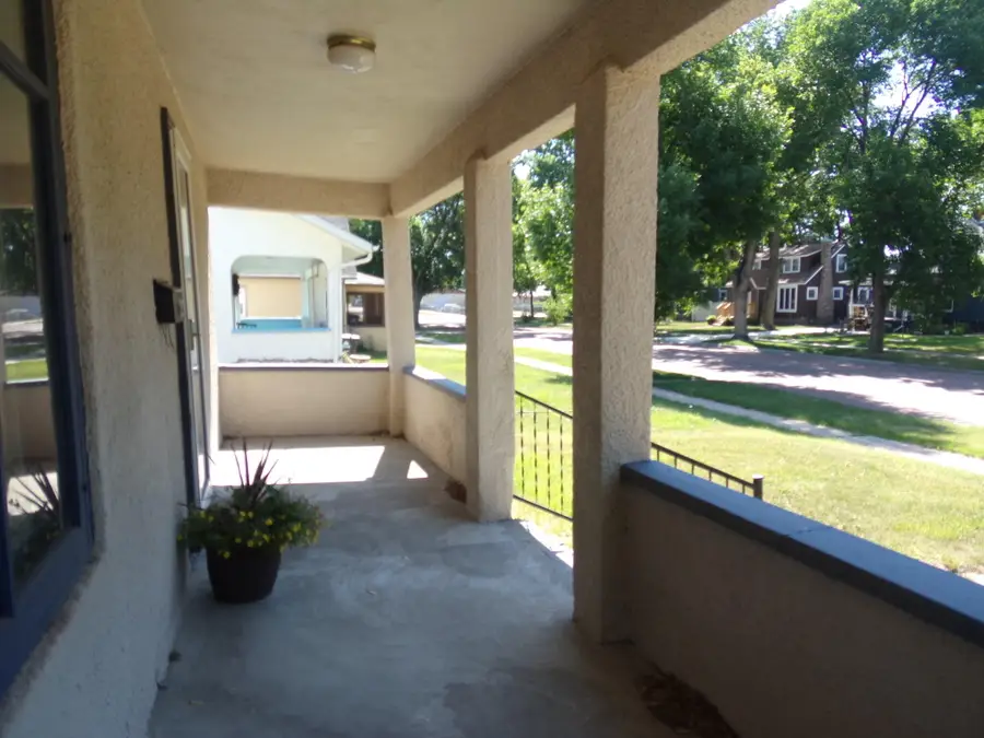 222 W 11th Ave, Mitchell, SD 57301 - #3