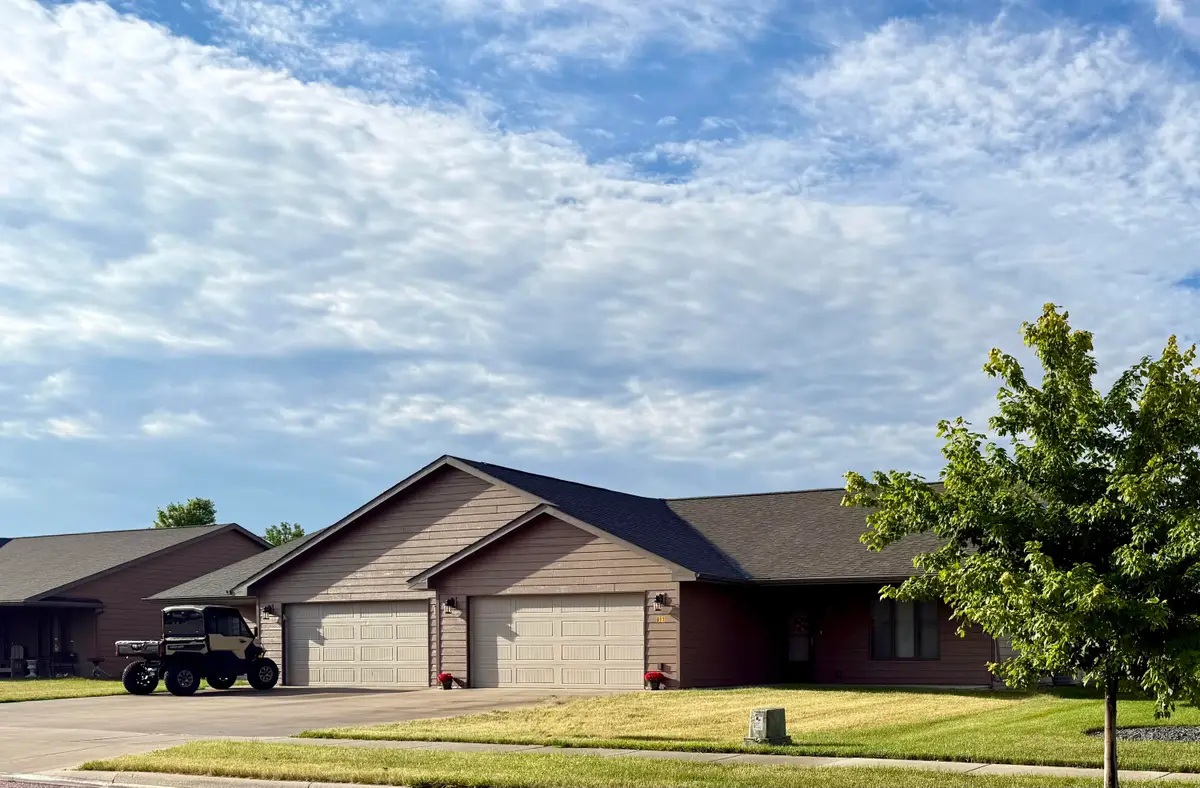 909-911 W 16th Ave, Mitchell, SD 57301 - #1