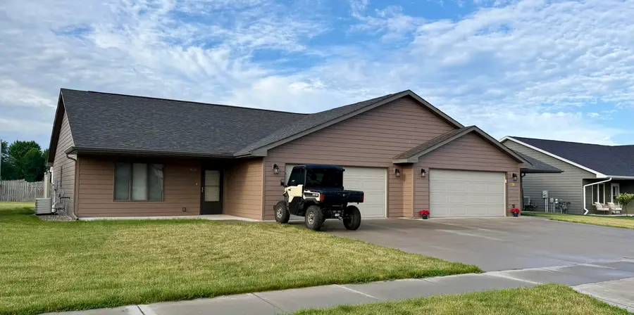 909-911 W 16th Ave, Mitchell, SD 57301 - #3