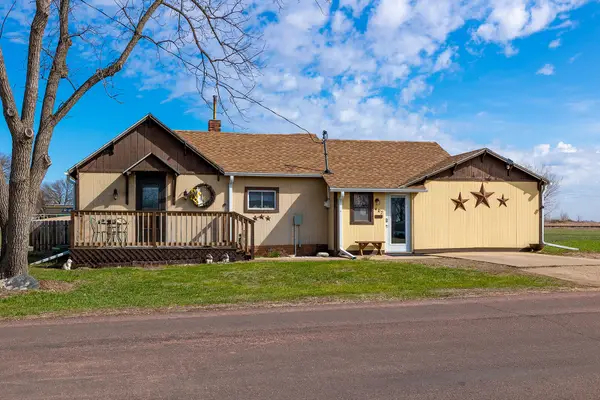 402 E 1st St, Marion, SD 57043