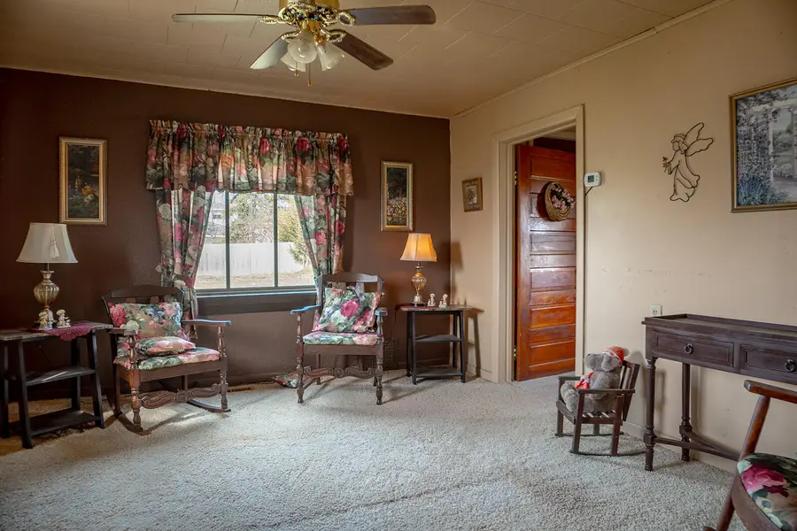 402 E 1st St, Marion, SD 57043 - #2