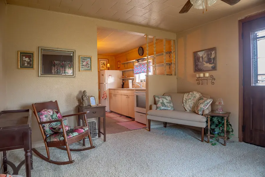 402 E 1st St, Marion, SD 57043 - #3