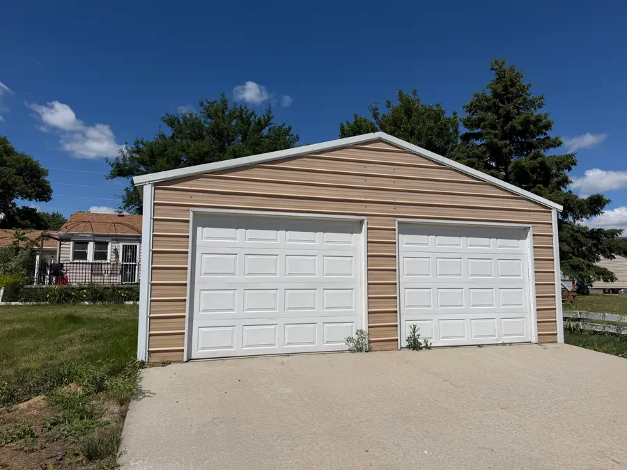 1116 S Main St, Mitchell, SD 57301 - #2