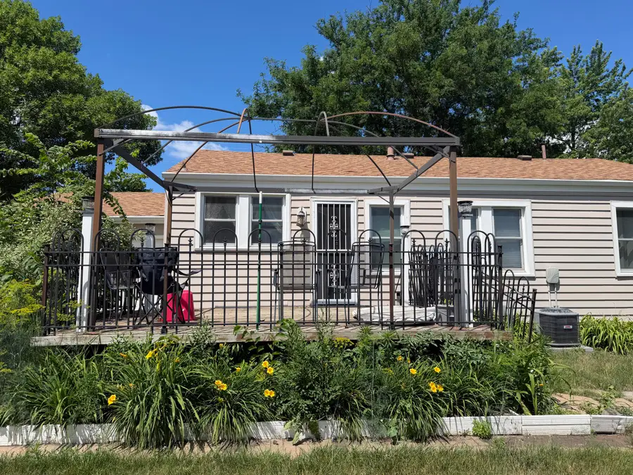 1116 S Main St, Mitchell, SD 57301 - #3