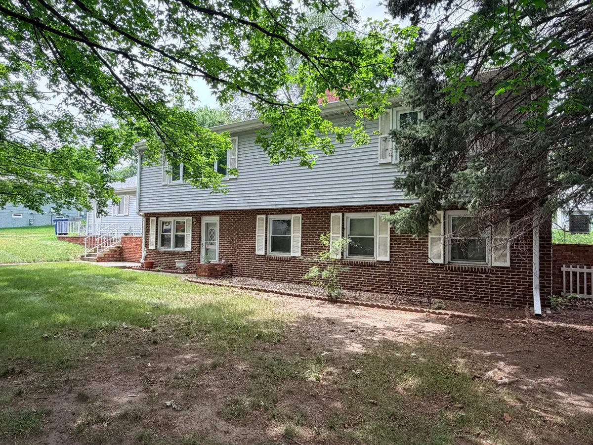 417 S Iowa St, Mitchell, SD 57301 - #1