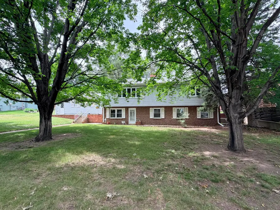 417 S Iowa St, Mitchell, SD 57301 - #3