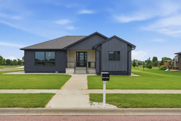 604 Doris Dr, Mitchell, SD 57301