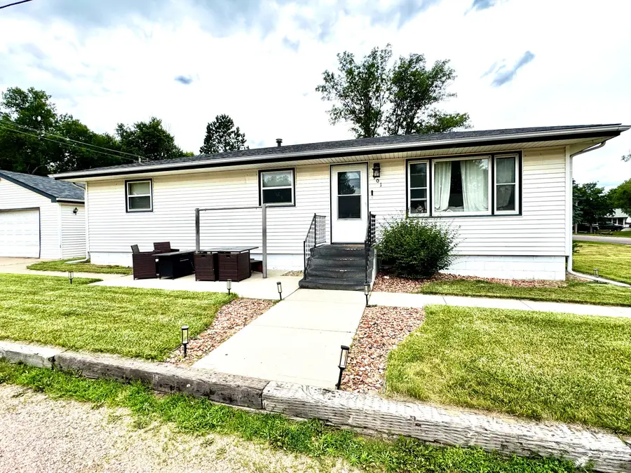 901 W Hanson Ave, Mitchell, SD 57301 - #2
