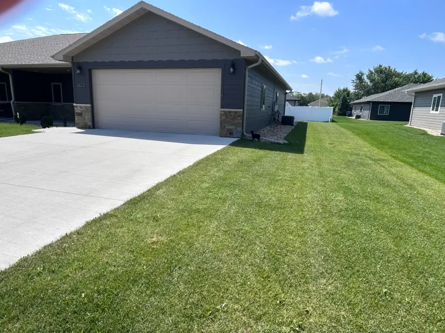 2823 Cottonwood Cir, Mitchell, SD 57301 - #3