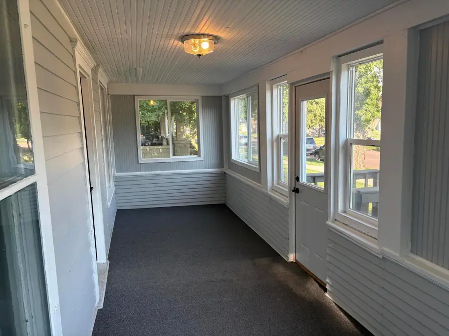 808 E 4th Ave, Mitchell, SD 57301 - #2