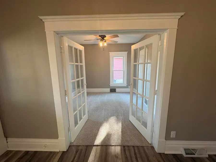 808 E 4th Ave, Mitchell, SD 57301 - #3