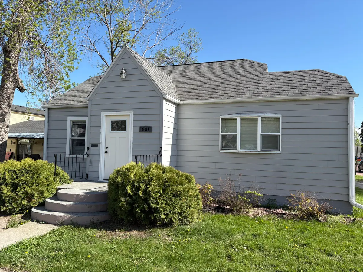 601 E 5th Ave, Mitchell, SD 57301 - #1