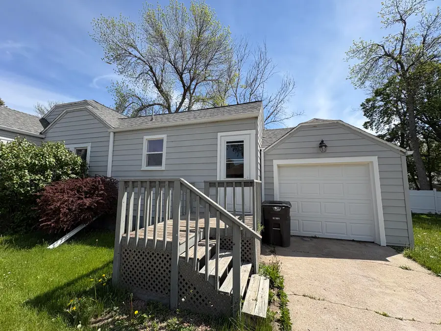 601 E 5th Ave, Mitchell, SD 57301 - #2