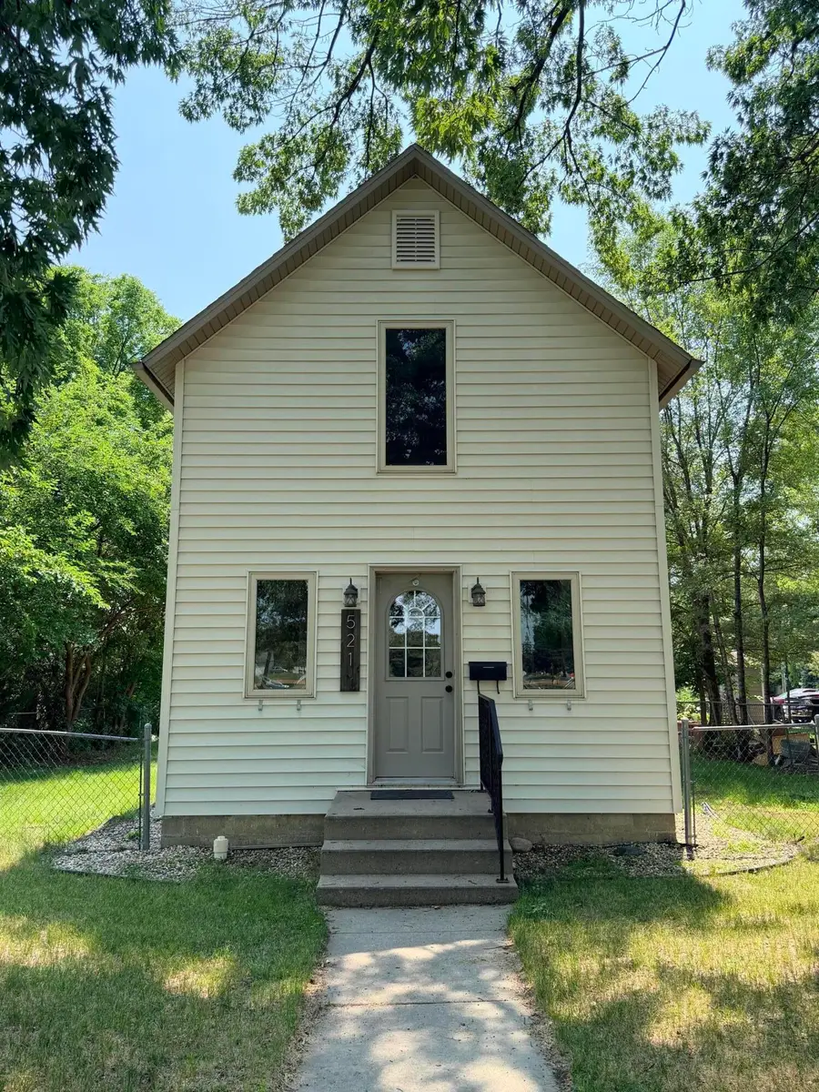 521 W 11th Ave, Mitchell, SD 57301 - #2