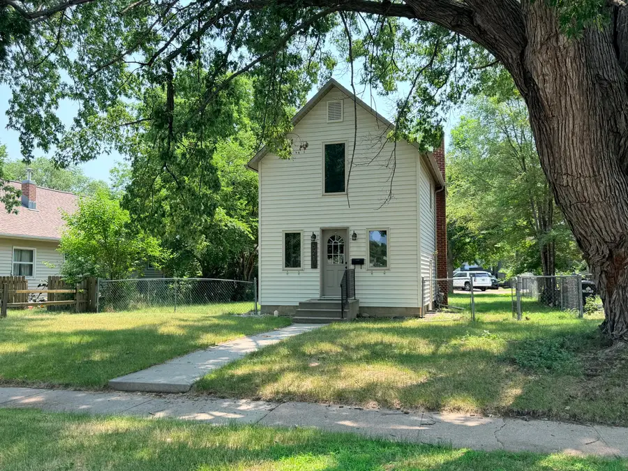 521 W 11th Ave, Mitchell, SD 57301 - #3