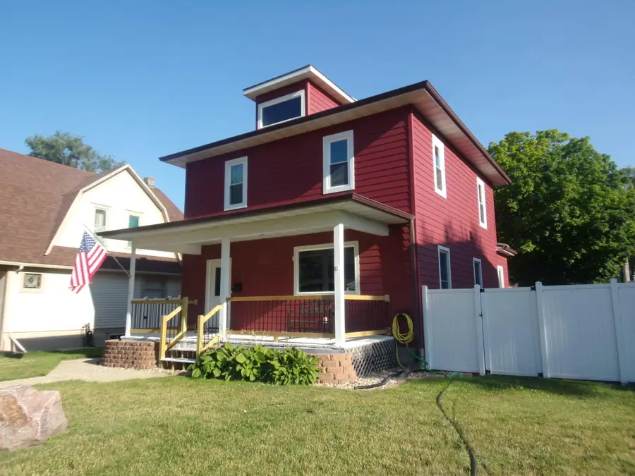 615 E 5th Ave, Mitchell, SD 57301 - #2