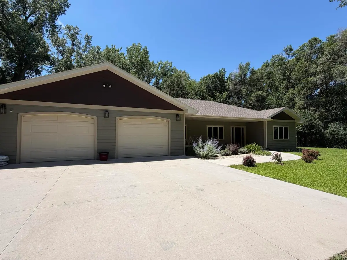 2515 Anthony Ave, Mitchell, SD 57301 - #1