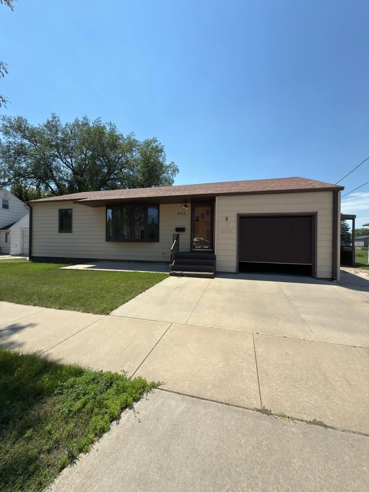 405 S 3rd St, Parkston, SD 57366 - #1